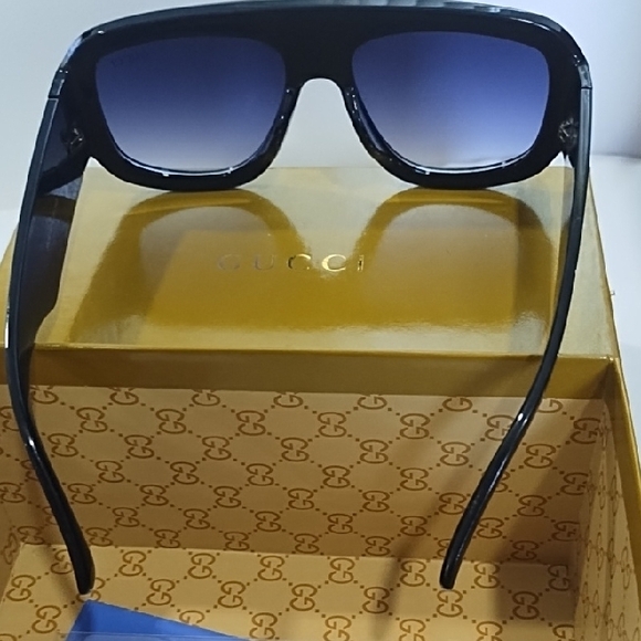 Gucci Black Sunglasses with Gold Case - Picture 7 of 10